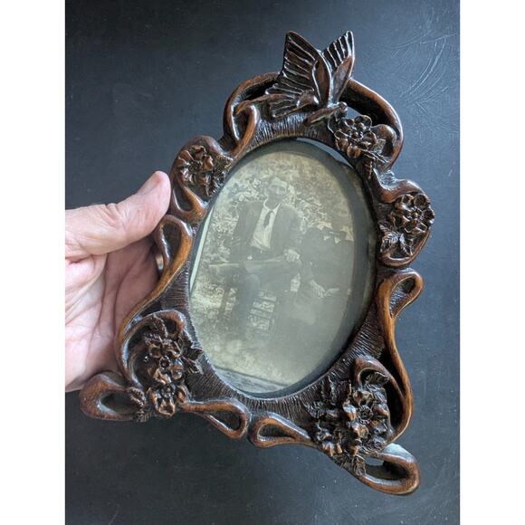 Hand Carved Nouveau Butterfly and Floral Vine Wood Frame 8" x 6" - Picture 5 of 5
